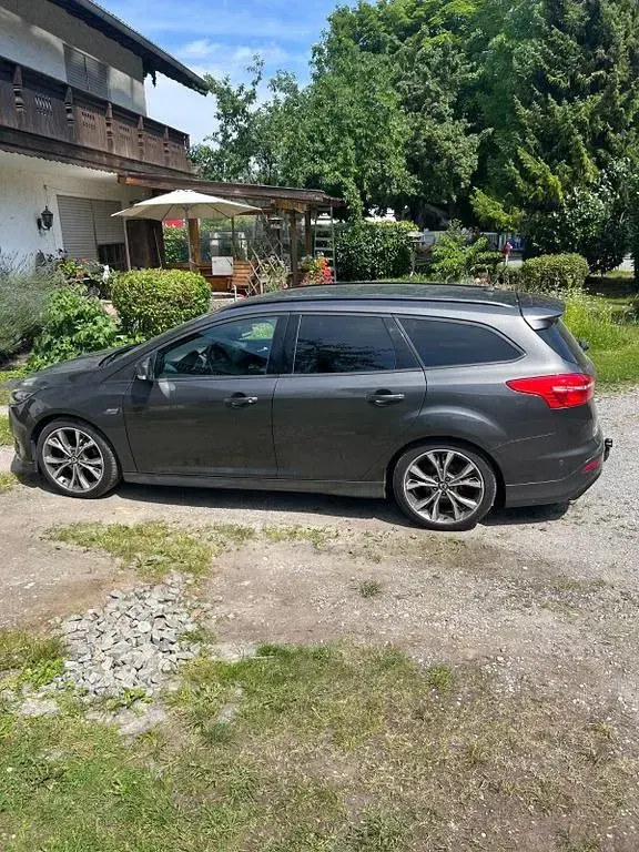 Gebraucht Ford Focus ST-Line 150 PS (110 kW) 2018 Grau Limousine