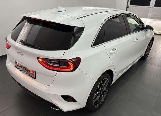 Gebraucht Kia Ceed 160 PS (117 kW) 2024 Weiß Kleinwagen