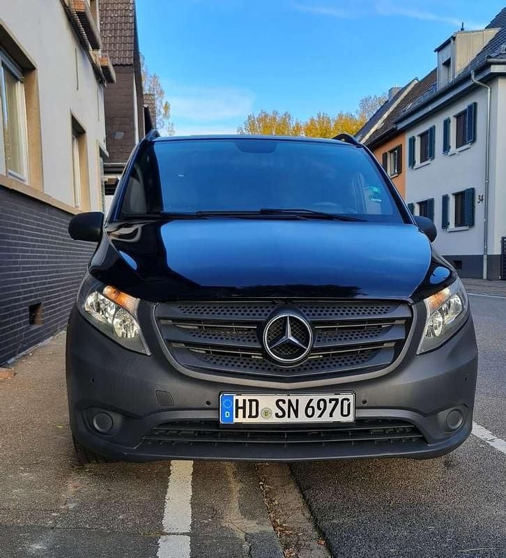 Schwarz Gebraucht 2015 Mercedes Vito Van / Kleinbus | 35.600 € - Bild 1/4