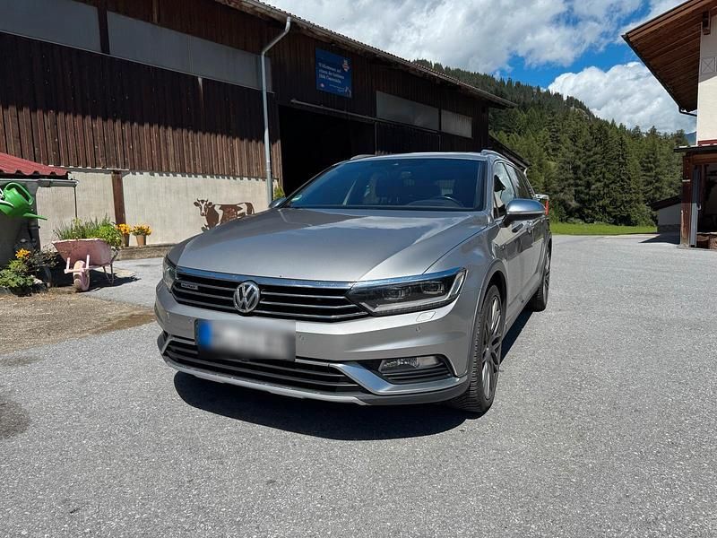 Silber Gebraucht 2017 VW Passat Alltrack Kombi | 19.999 € (Guter Preis) - Bild 1/4