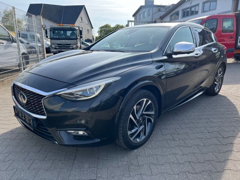 Schwarz Gebraucht 2016 Infiniti Q30 Premium Kleinwagen | 8.900 € (Superpreis) - Bild 1/4