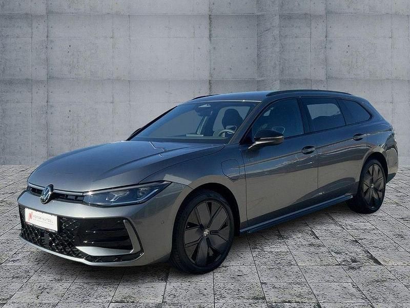 Grau Gebraucht 2025 VW Passat R-line Kombi | 47.470 € (Fairer Preis) - Bild 1/4