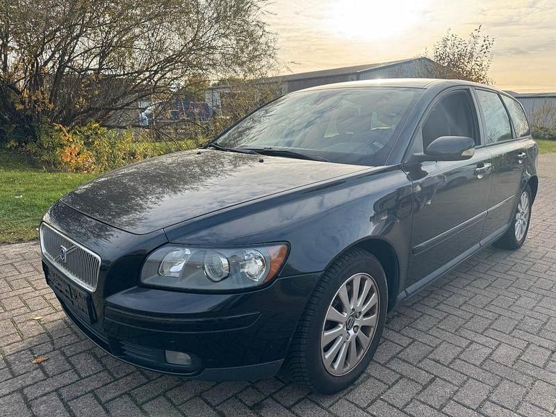 Schwarz Gebraucht 2004 Volvo V50 Momentum Kombi | 1.350 € (Guter Preis) - Bild 1/4