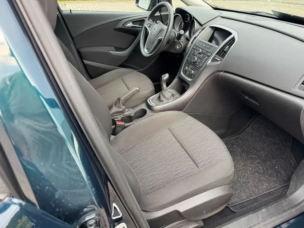 Gebraucht Opel Astra Selection 116 PS (85 kW) 2015 Grün Kombi
