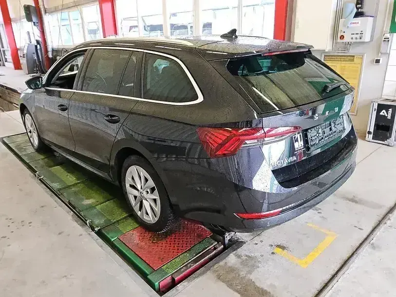 Gebraucht Skoda Octavia Style 150 PS (110 kW) 2022 Schwarzmagic perleffekt Kombi