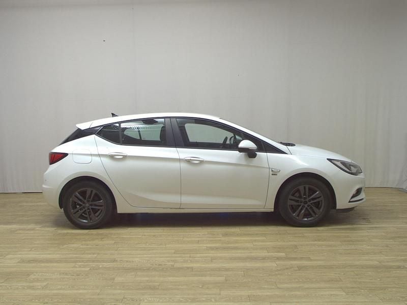 Weiss Gebraucht 2019 Opel Astra Limousine | 8.980 € (Guter Preis) - Bild 1/4