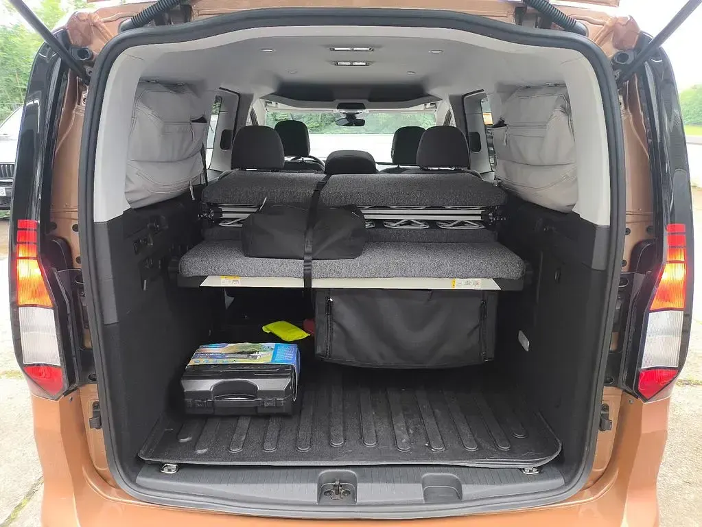 Gebraucht VW Caddy Maxi California 114 PS (83 kW) 2024 Gold Van / Kleinbus