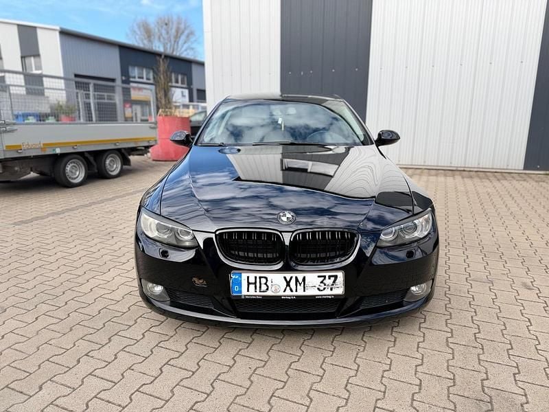 Gebraucht BMW 320 177 PS (130 kW) 2008 Schwarz Coupé