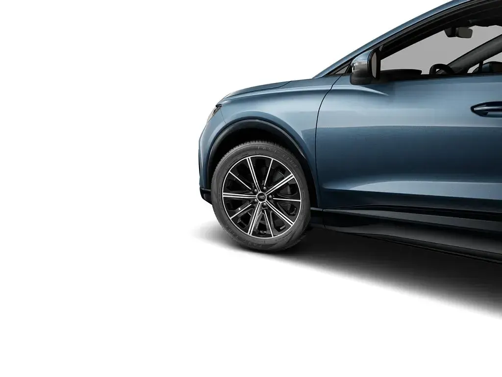Second-hand Audi Q4 e-tron Ambiente 210 kW (286 CP) 2025 Albastru SUV