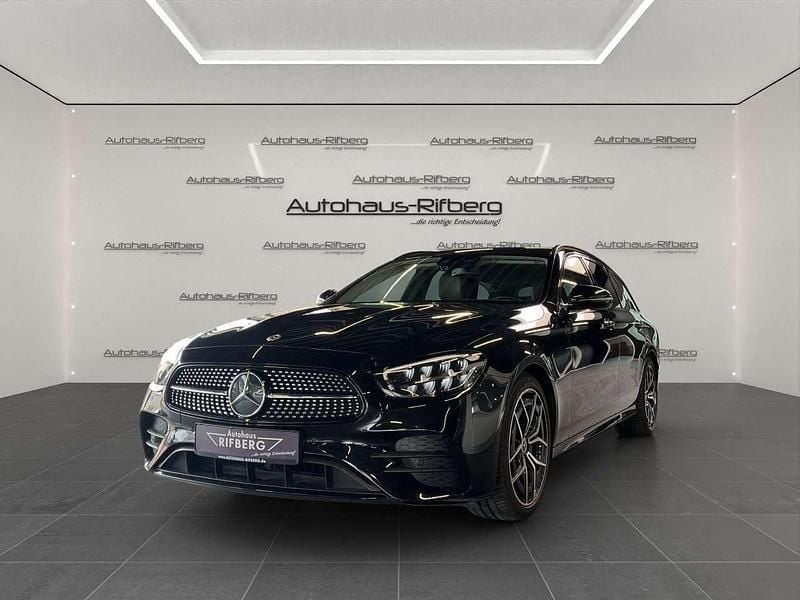Obsidianschwarz metallic Gebraucht 2020 Mercedes E200 AMG Kombi | 32.890 € (Fairer Preis) - Bild 1/4
