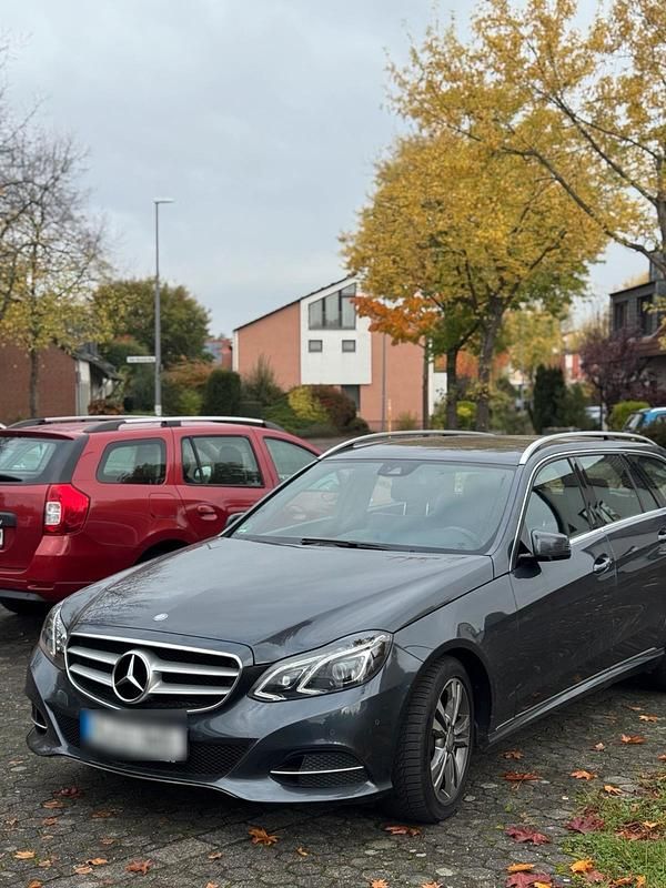 Grau Gebraucht 2014 Mercedes E200 Kombi | 8.999 € (Fairer Preis) - Bild 1/4