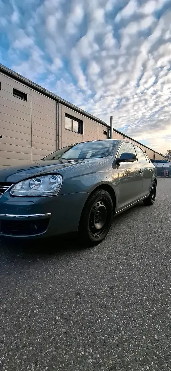 Gebraucht VW Jetta 102 PS (75 kW) 2006 Grün Limousine