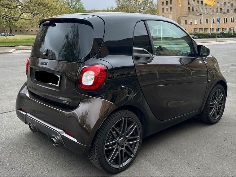 Braun Gebraucht 2017 Smart ForTwo Coupé Brabus Kleinwagen | 15.900 € (Etwas zu teuer) - Bild 1/4