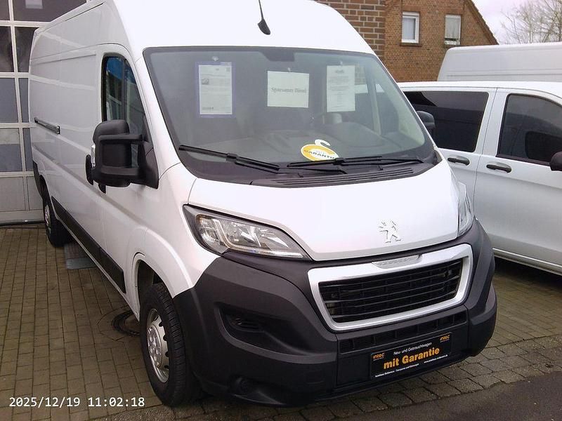 Gebraucht Peugeot Boxer 140 PS (102 kW) 2024 Lackierung weiss icy/deckende Van