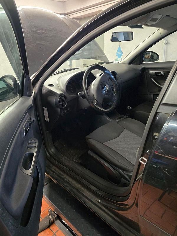 Gebraucht Seat Ibiza 75 PS (55 kW) 2002 Schwarz Kleinwagen