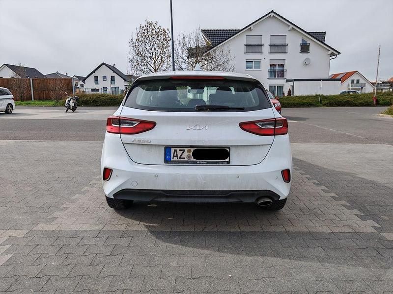Gebraucht Kia Ceed Vision 101 PS (74 kW) 2024 Weiß Kleinwagen