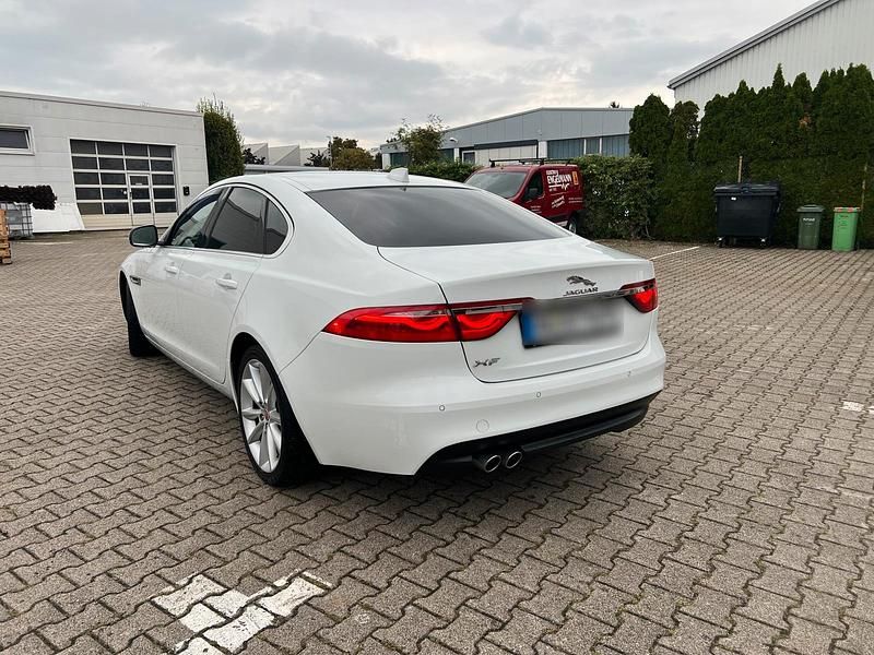 Gebraucht Jaguar XF 184 PS (135 kW) 2018 Weiß Limousine