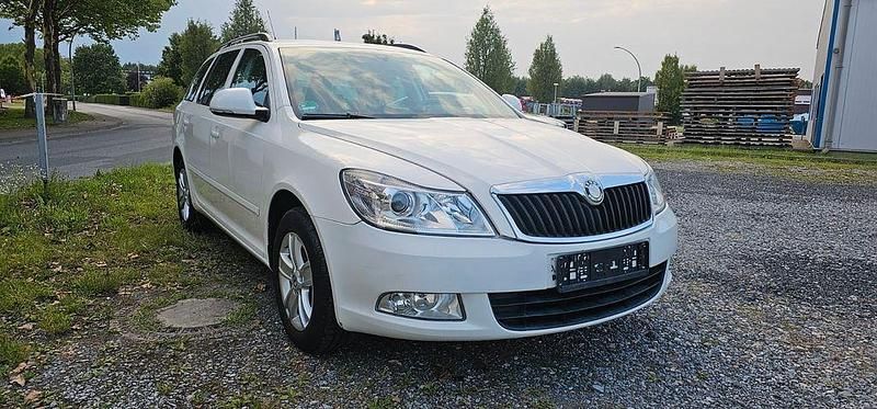 Gebraucht Skoda Octavia Ambiente 160 PS (117 kW) 2011 Weiß Kombi