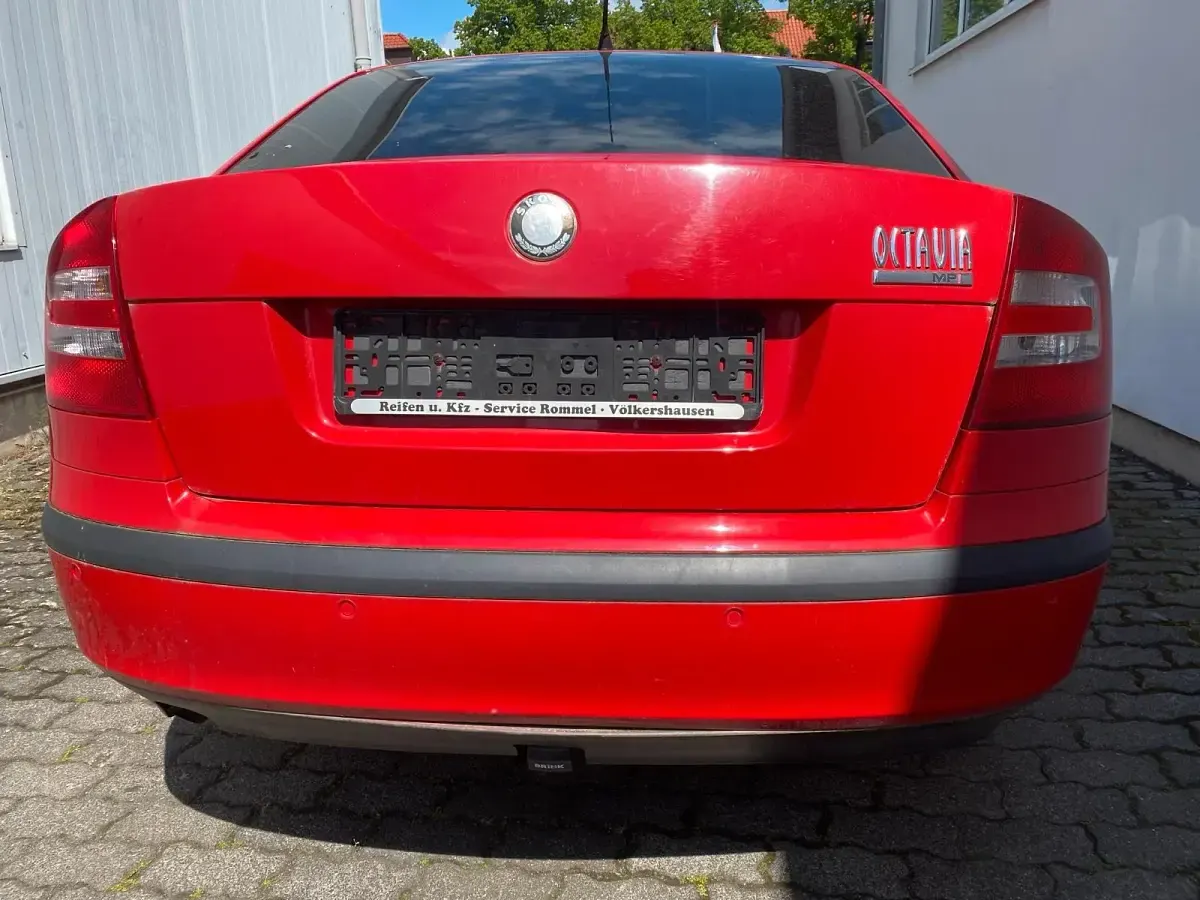 Używany Skoda Octavia 101 KM (74 kW) 2007 Czerwony Sedan/Limuzyna