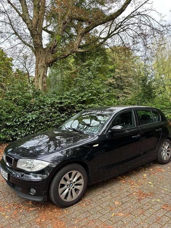 Grün Gebraucht 2006 BMW 118 Kleinwagen | 2.150 € (Fairer Preis) - Bild 1/4