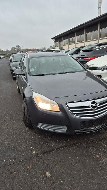 Gebraucht Opel Insignia Design Edition 140 PS (102 kW) 2012 Grau Limousine