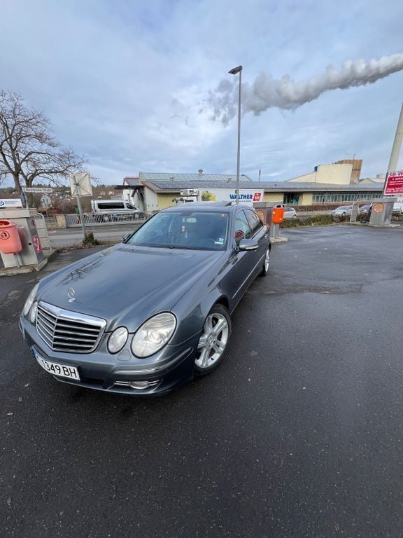 Blau Gebraucht 2007 Mercedes E320 Avantgarde Limousine | 7.400 € (Fairer Preis) - Bild 1/4