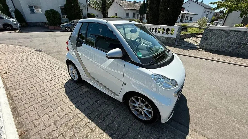 Gebraucht Smart ForTwo Cabrio Passion 71 PS (52 kW) 2012 Weiß Cabrio