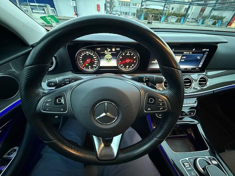 Gebraucht Mercedes E250 Avantgarde 211 PS (155 kW) 2017 Schwarz Kombi