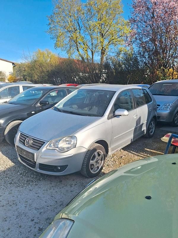 Silber Gebraucht 2006 VW Polo Limousine | 1.900 € - Bild 1/4