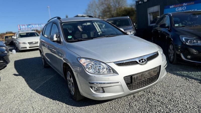 Grau Gebraucht 2009 Hyundai i30 Classic Kombi | 1.500 € (Superpreis) - Bild 1/4