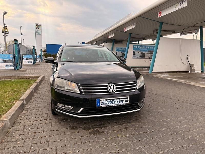 Second-hand VW Passat S 140 CP (102 kW) 2013 Negru Berlinǎ