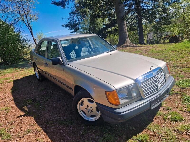 Gebraucht 1987 Mercedes E300 Limousine | 5.499 € - Bild 1/4