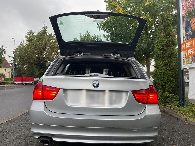 Gebraucht BMW 320 184 PS (135 kW) 2010 Silber Kombi