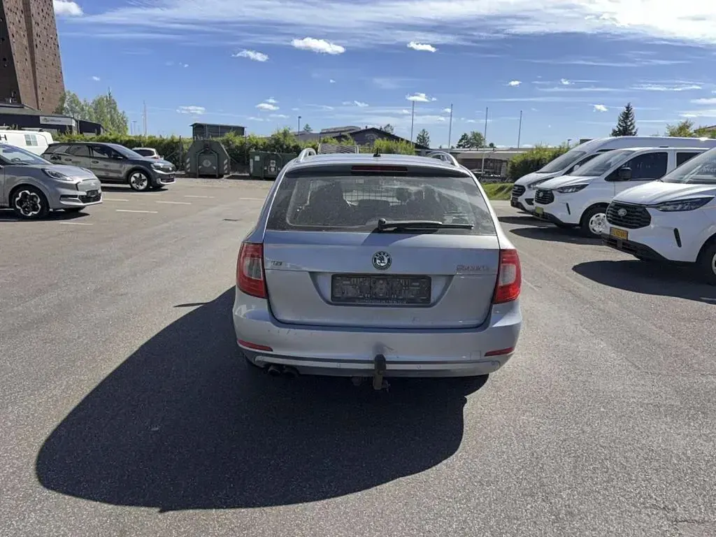 Gebraucht Skoda Superb Elegance 160 PS (117 kW) 2010 Grau Kombi