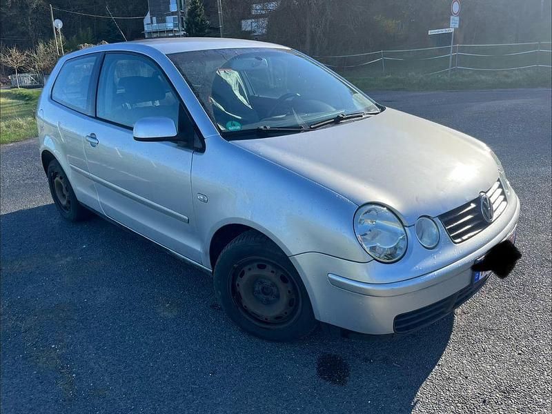 Gebraucht VW Polo Highline 64 PS (47 kW) 2004 Silber Kleinwagen