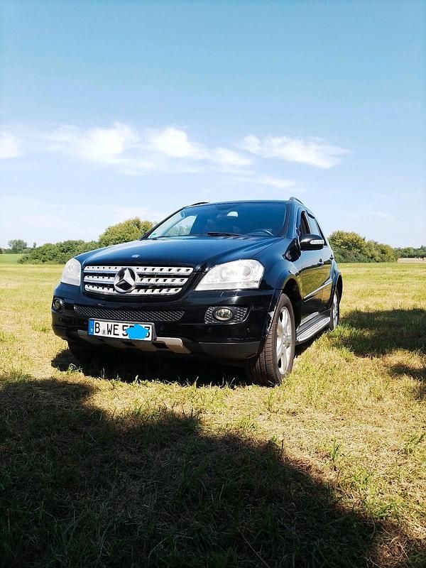 Schwarz Gebraucht 2006 Mercedes ML320 SUV | 11.500 € (Teuer) - Bild 1/4