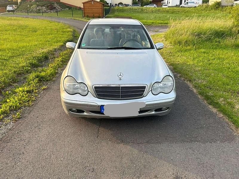Gebraucht 2002 Mercedes C200 Elegance Limousine | 900 € (Guter Preis) - Bild 1/4
