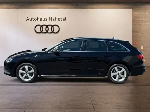 Gebraucht Audi A4 Advanced Plus 163 PS (119 kW) 2023 Brillantschwarz Kombi