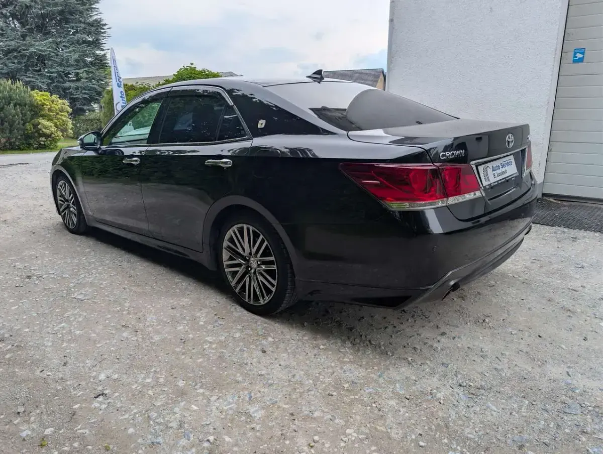 Gebraucht Toyota Crown 318 PS (233 kW) 2013 Precious black metallic Limousine