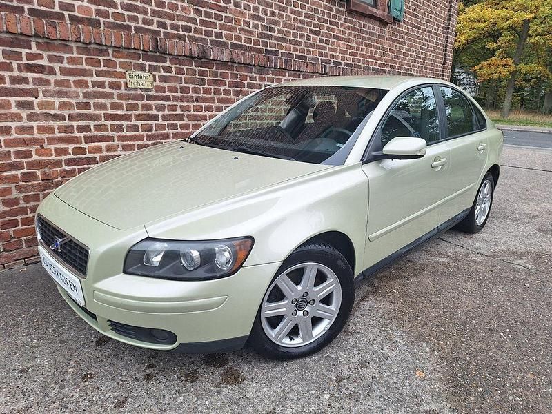 Grün Gebraucht 2004 Volvo S40 Momentum Limousine | 4.490 € (Teuer) - Bild 1/4