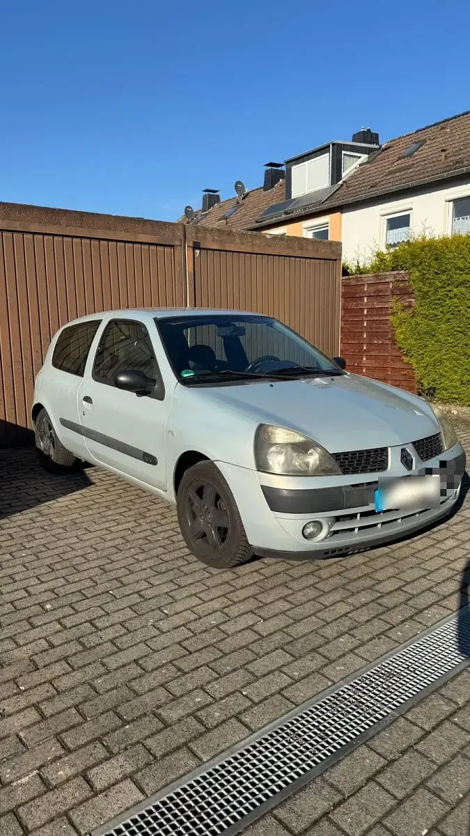 Gebraucht Renault Clio 75 PS (55 kW) 2002 Silber Kleinwagen