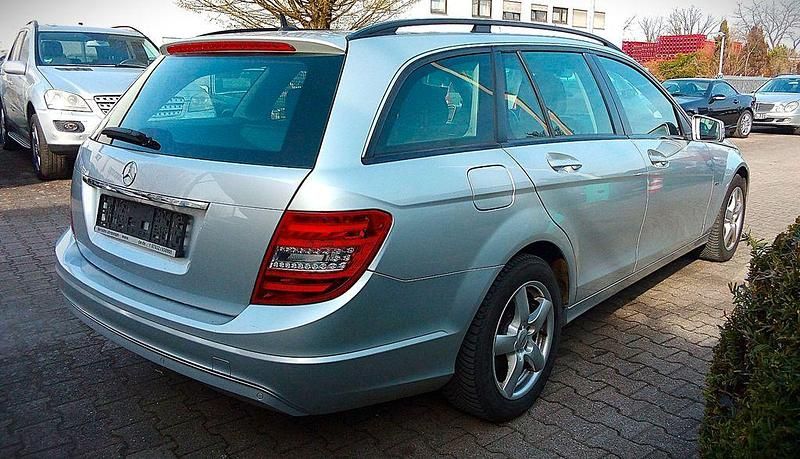 Gebraucht Mercedes C200 136 PS (100 kW) 2011 Silber Kombi