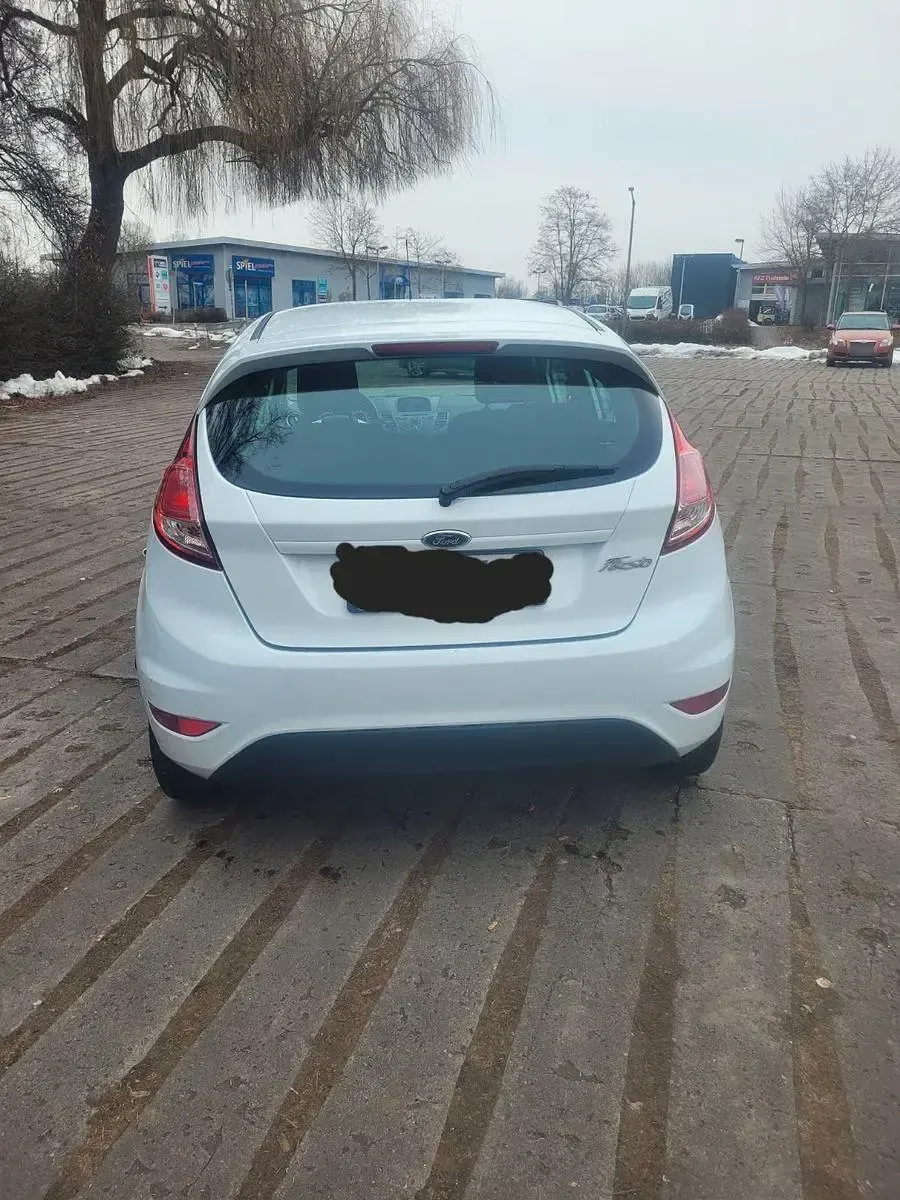 Używany Ford Fiesta SYNC Edition 65 KM (47 kW) 2014 Biały Hatchback