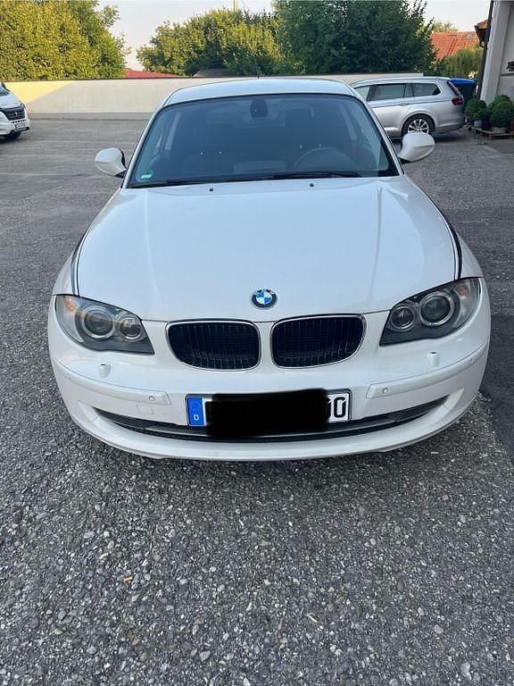 Weiß Gebraucht 2010 BMW 120 Sport Line Kleinwagen | 3.600 € (Superpreis) - Bild 1/4