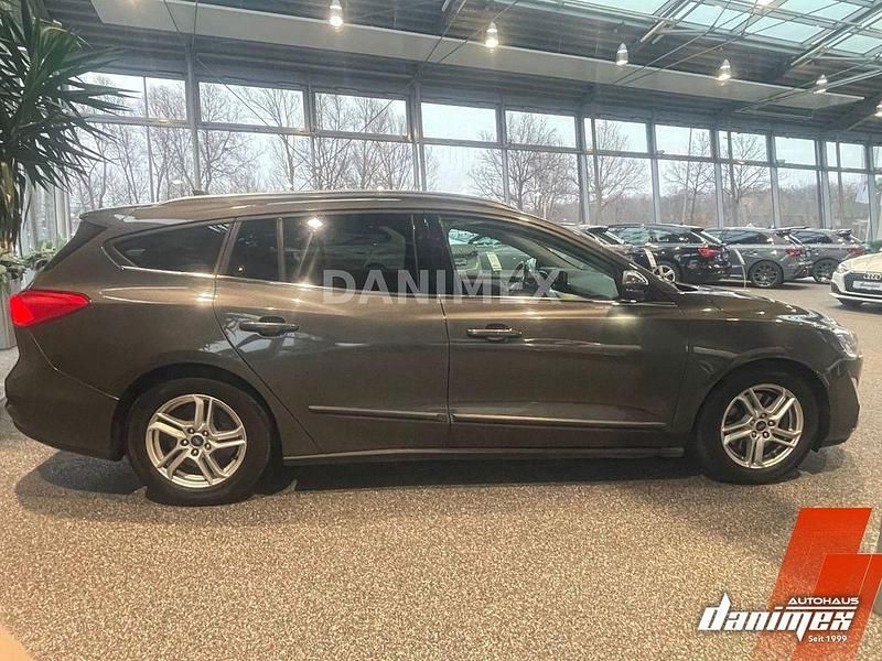 Gebraucht Ford Focus Cool & Connect 120 PS (88 kW) 2020 Grau Limousine