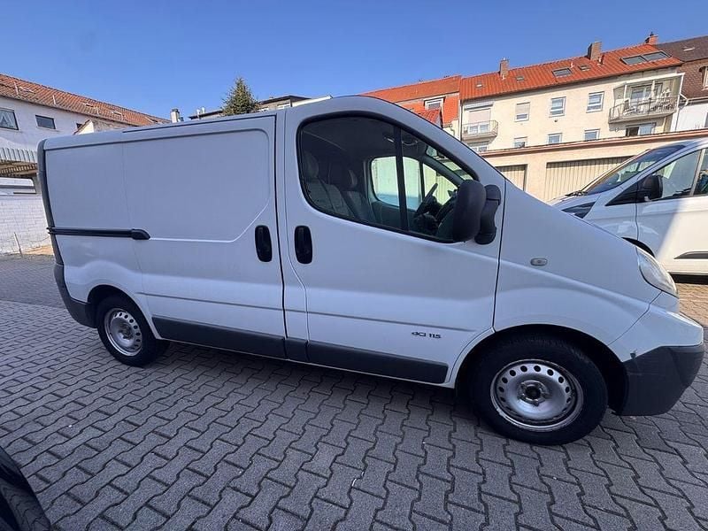 Gebraucht Renault Trafic 114 PS (83 kW) 2011 Weiß Van / Kleinbus