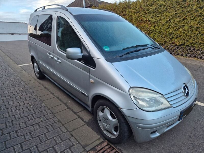 Silber Gebraucht 2004 Mercedes Vaneo Van / Kleinbus | 800 € - Bild 1/4