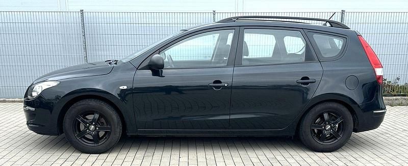 Schwarz Gebraucht 2010 Hyundai i30 Kombi | 2.750 € (Fairer Preis) - Bild 1/4