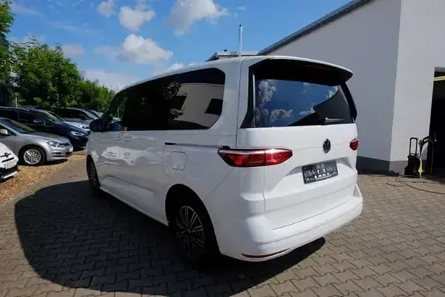 Second-hand VW Multivan Life 110 CP (80 kW) 2024 Alb Monovolum