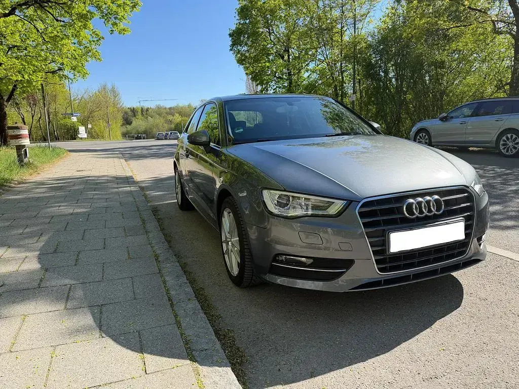 Gebraucht Audi A3 122 PS (89 kW) 2014 Grau Limousine